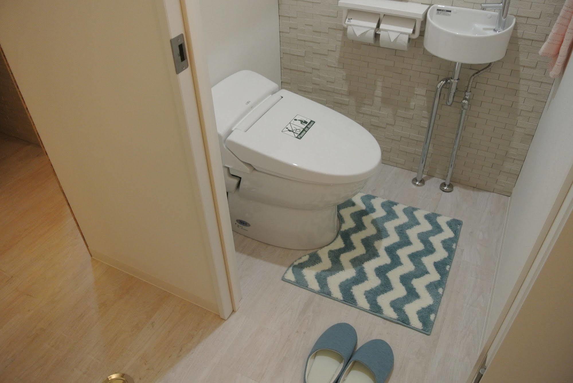 Backpackers Hotel NOOSA JAPAN in Takatsuki Tonda Bagian luar foto