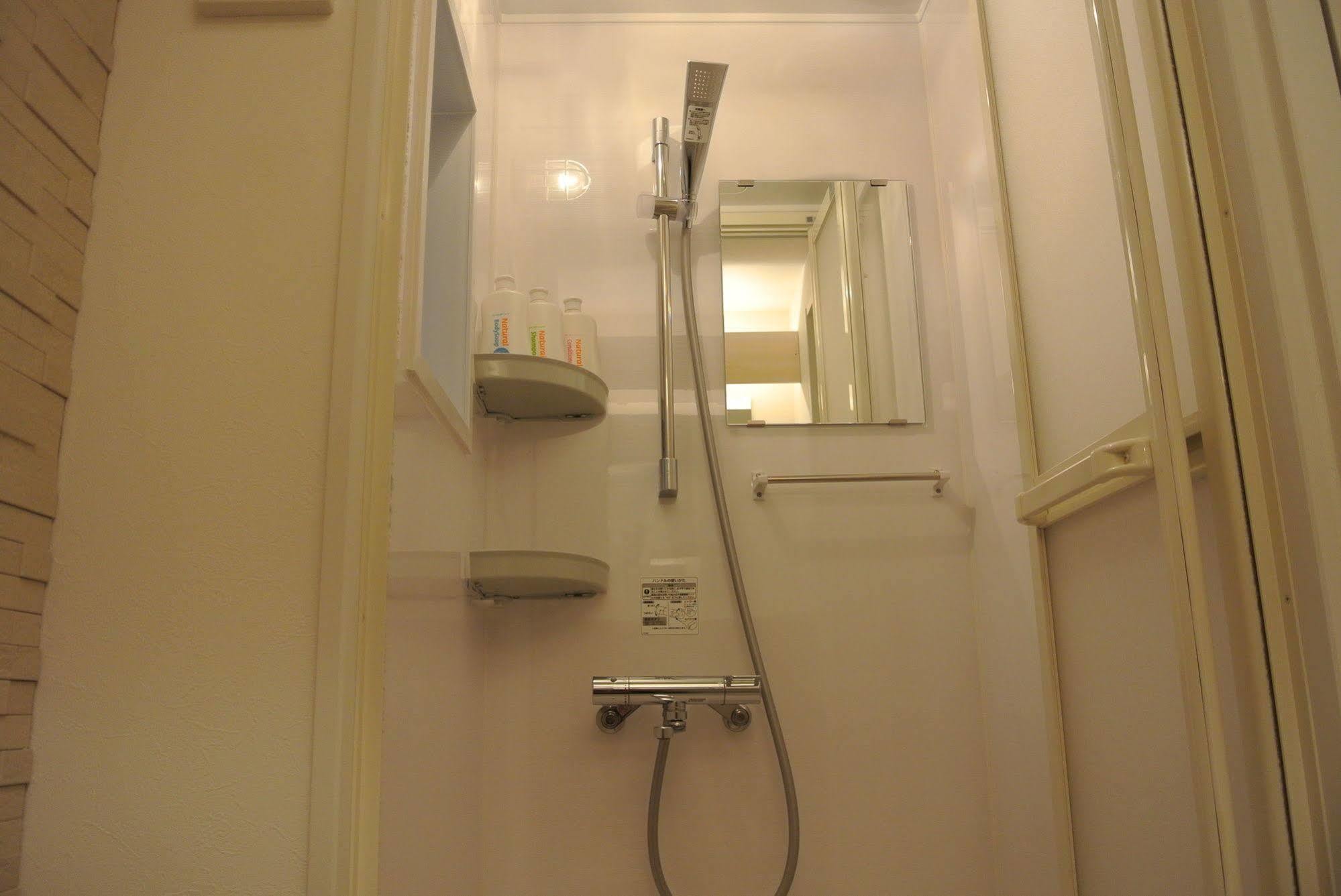 Backpackers Hotel NOOSA JAPAN in Takatsuki Tonda Bagian luar foto