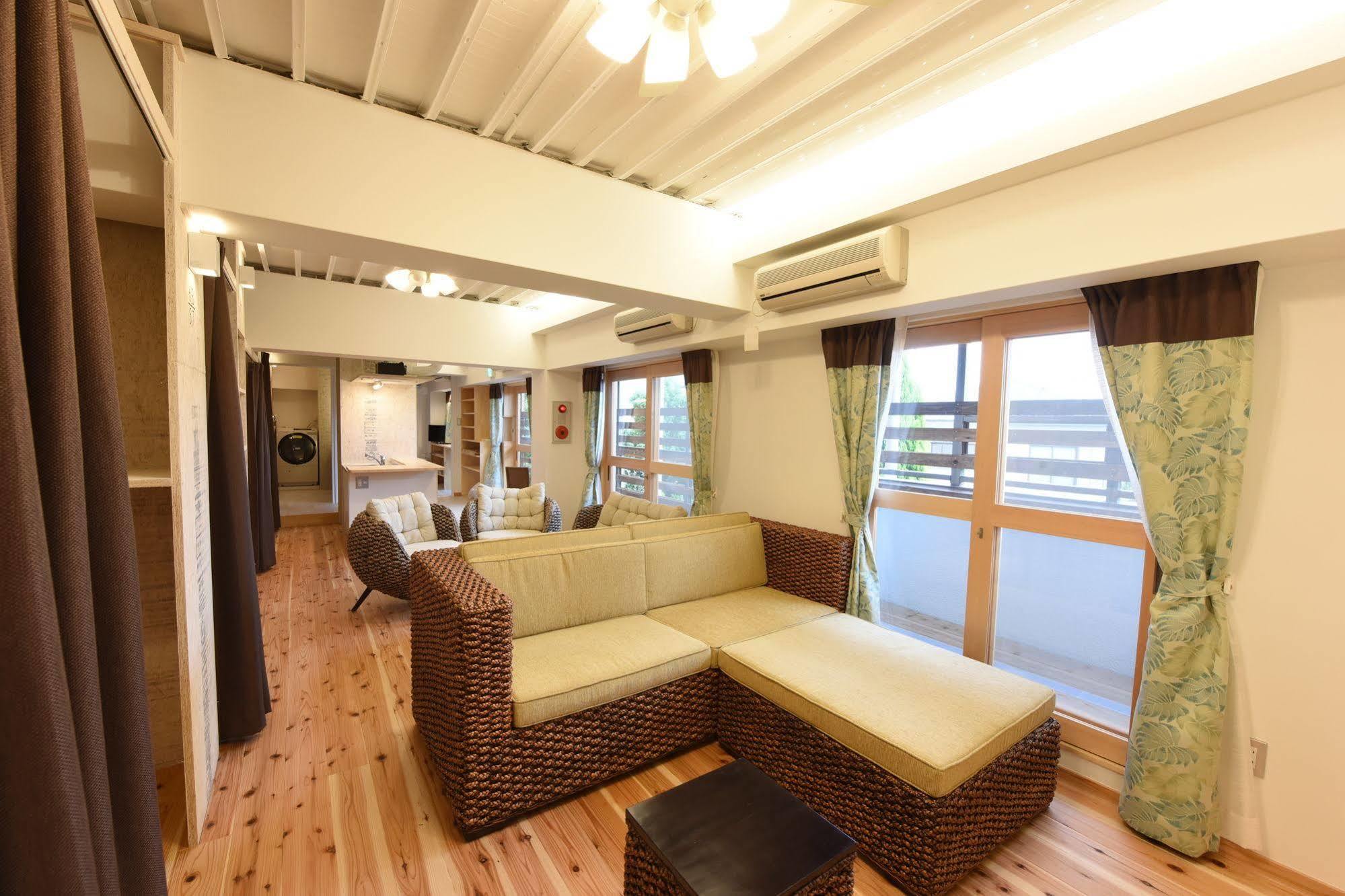 Backpackers Hotel NOOSA JAPAN in Takatsuki Tonda Bagian luar foto